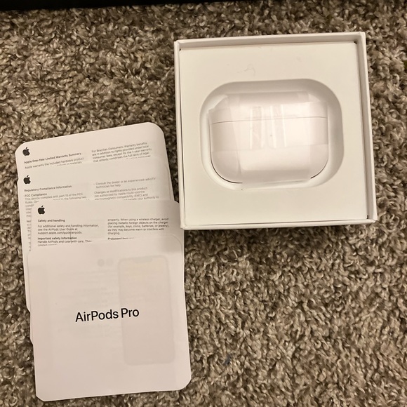 Apple Airpod Pros - Picture 3 of 4